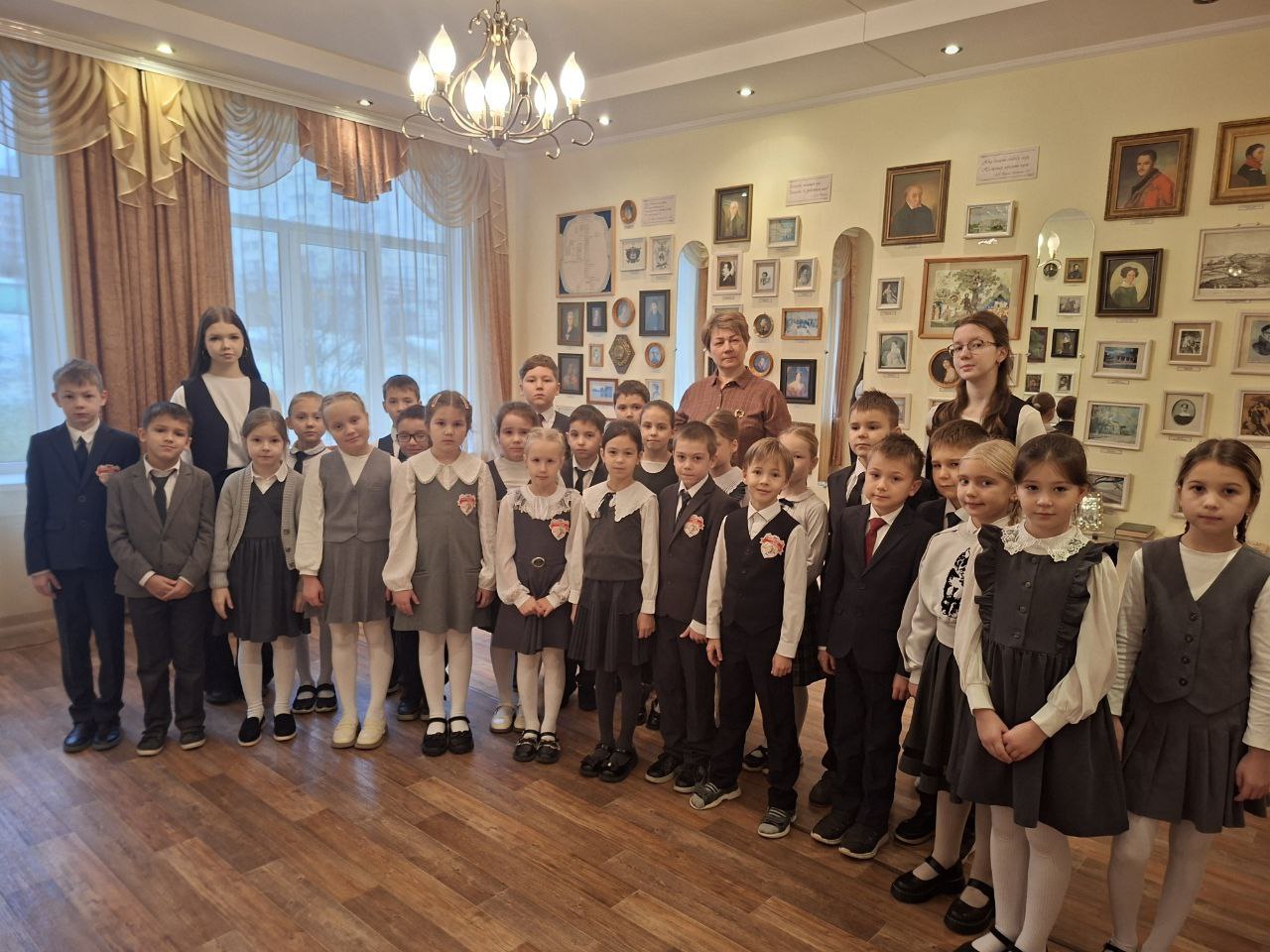 photo 5271469278467132921 y