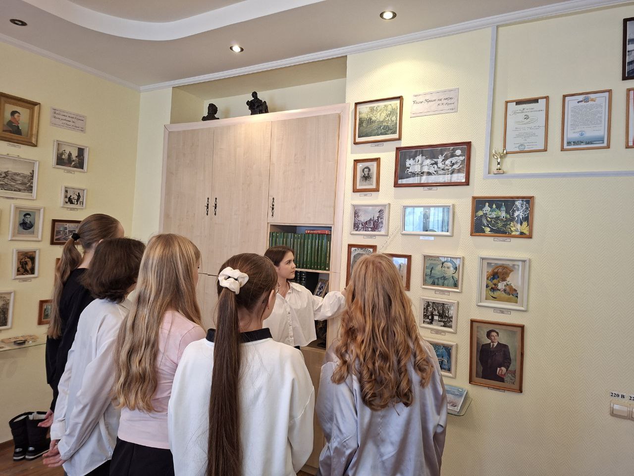 photo 5469723482791809780 y