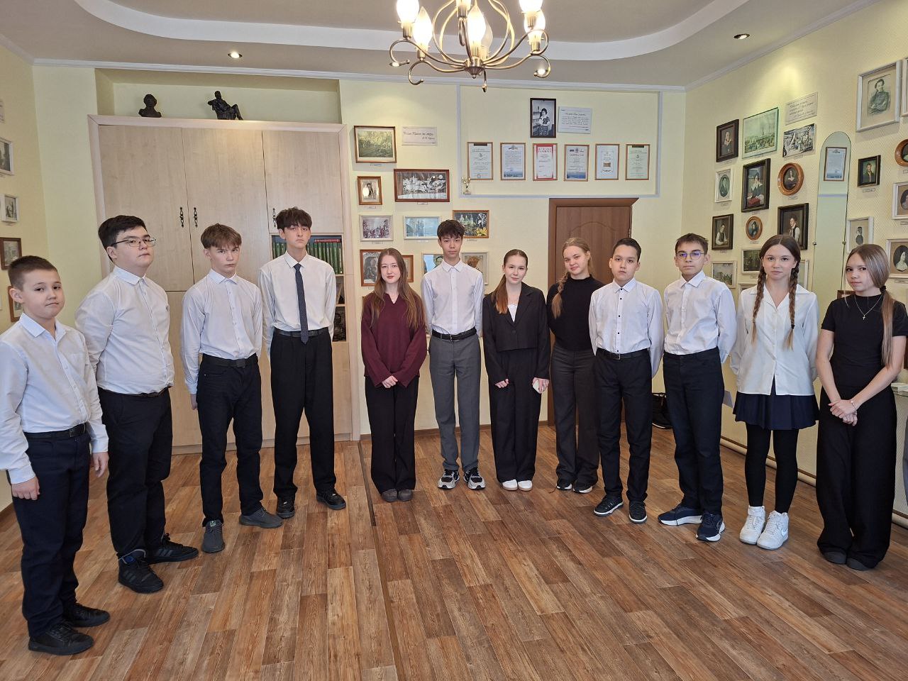 photo 5242616925123188927 y