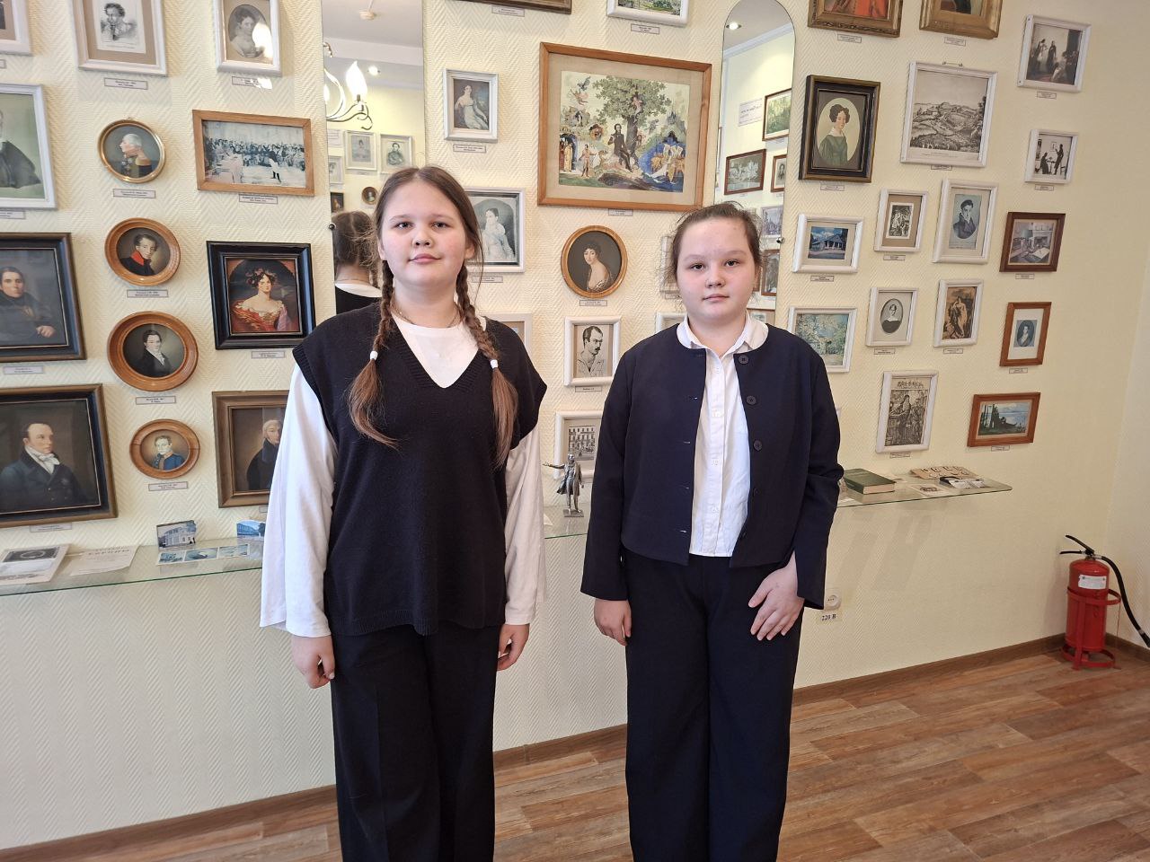 photo 5242616925123188933 y