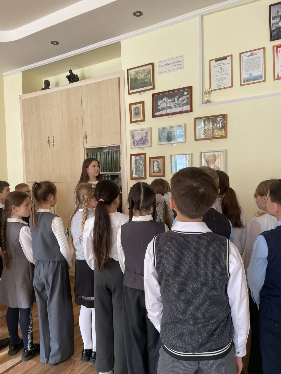 photo 5321168973569136667 y