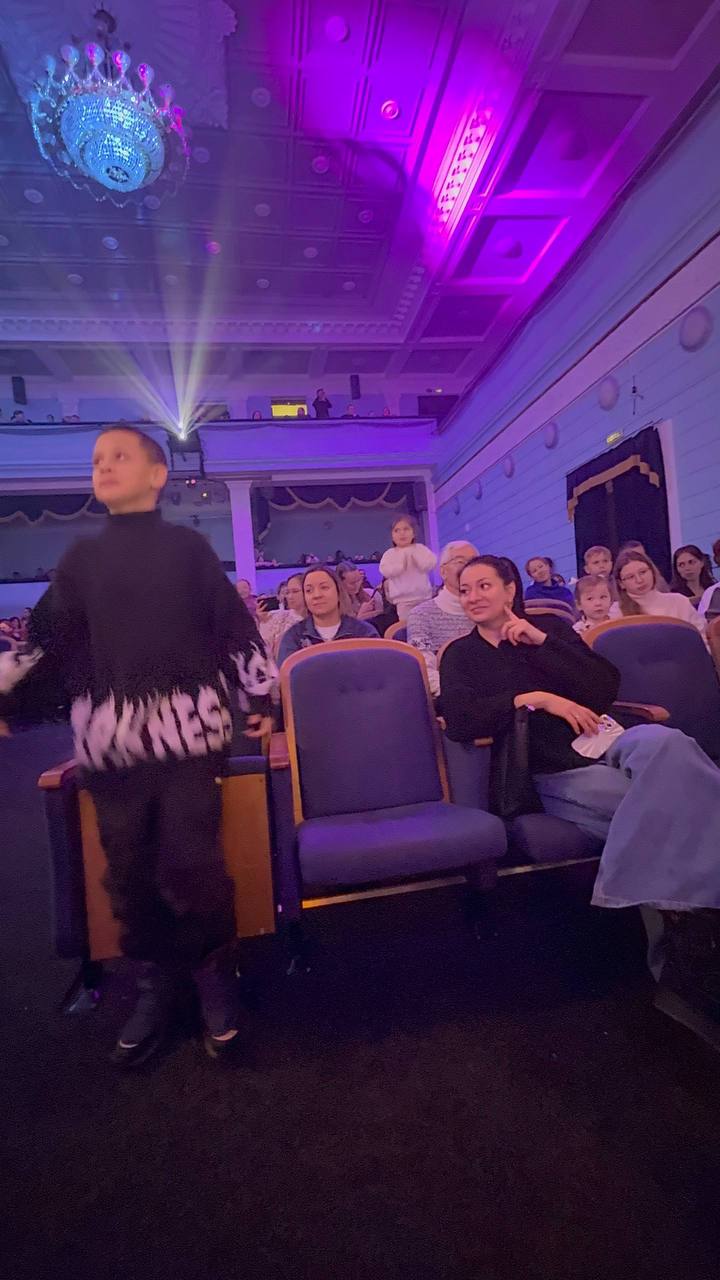 photo 5400165387921460271 y