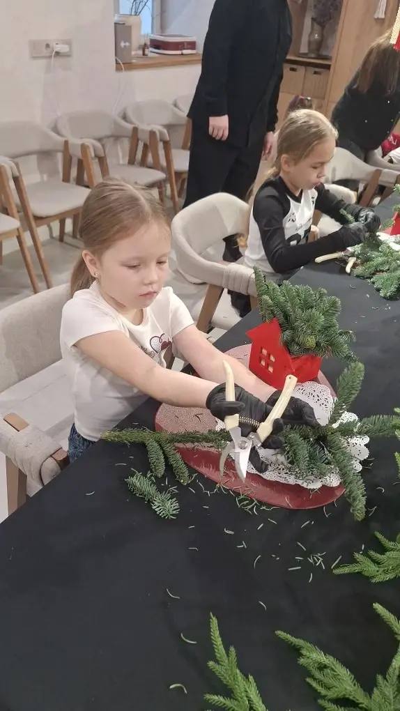 photo 5404716223599153182 y