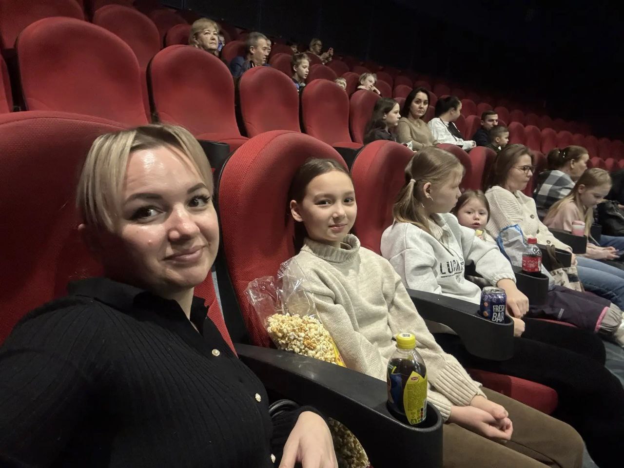 photo 5404715686728240755 y