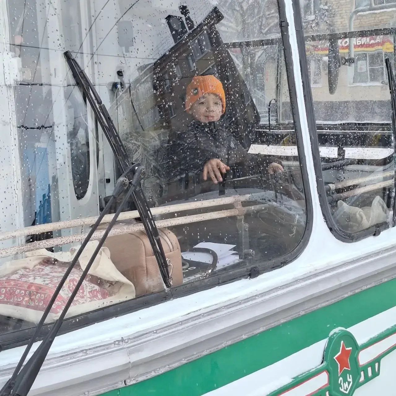 photo 5413638120508429037 y