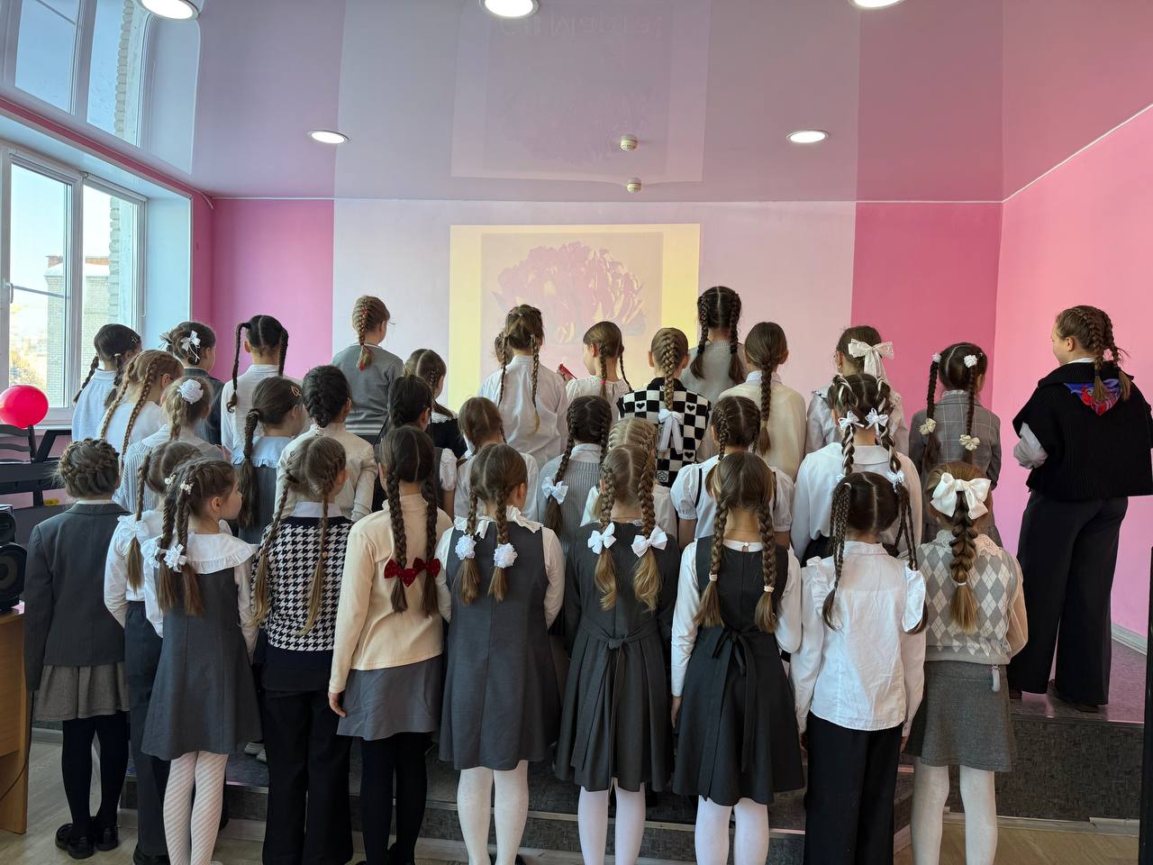 photo 5284985536252678443 y