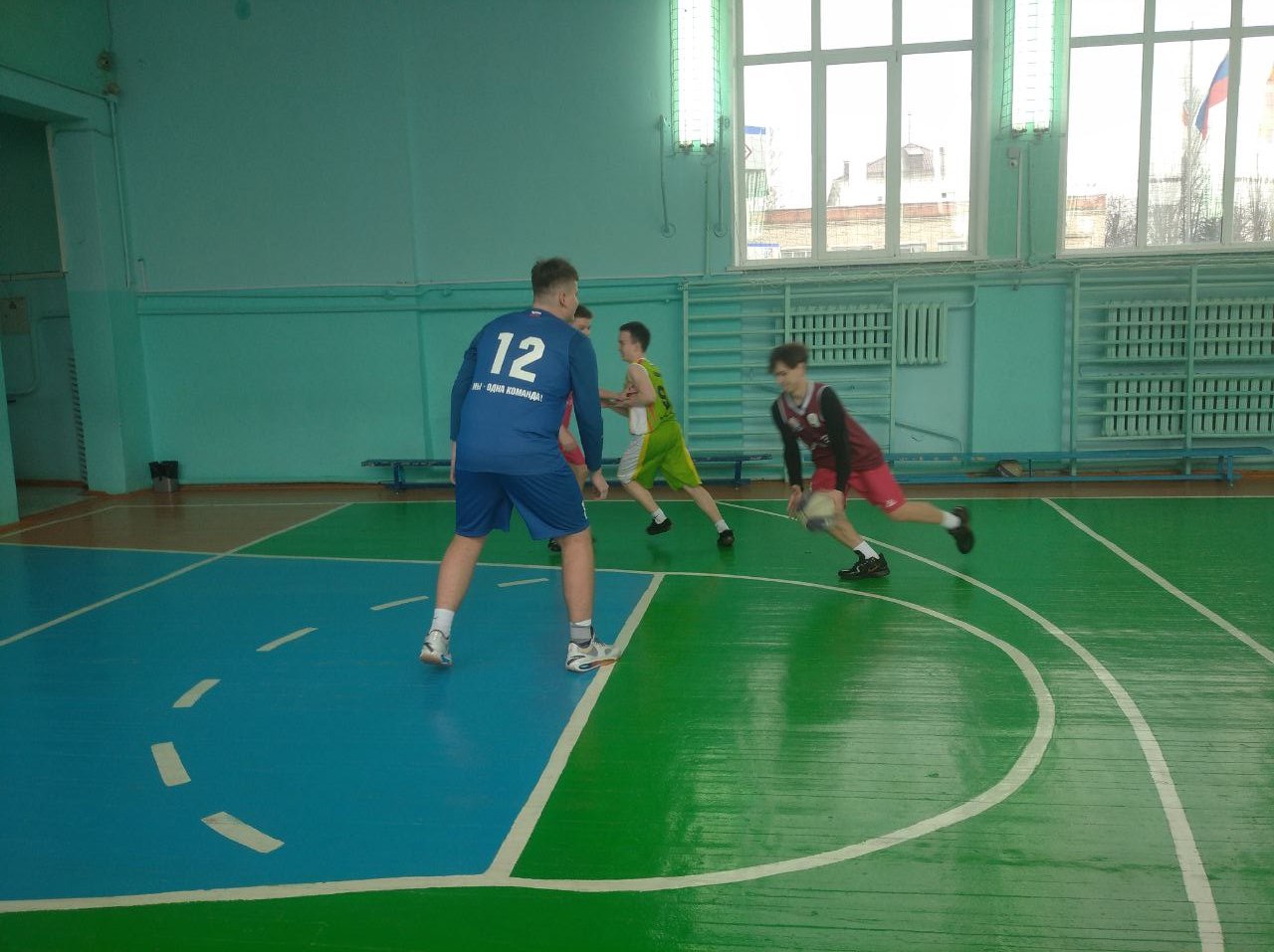 photo 5458493199870979508 y