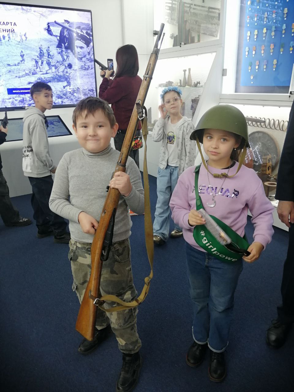 photo 5192674199293002623 y